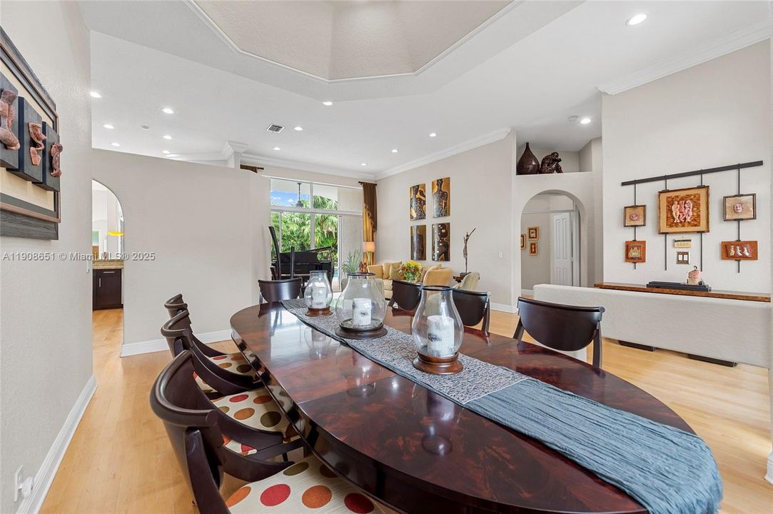 Activo con contrato: $1,295,000 (5 camas, 4 baños, 2699 Pies cuadrados)