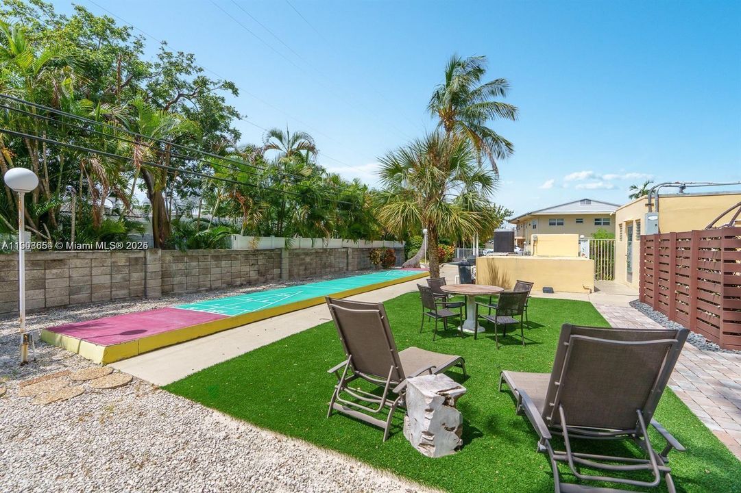 For Sale: $265,000 (2 beds, 2 baths, 650 Square Feet)