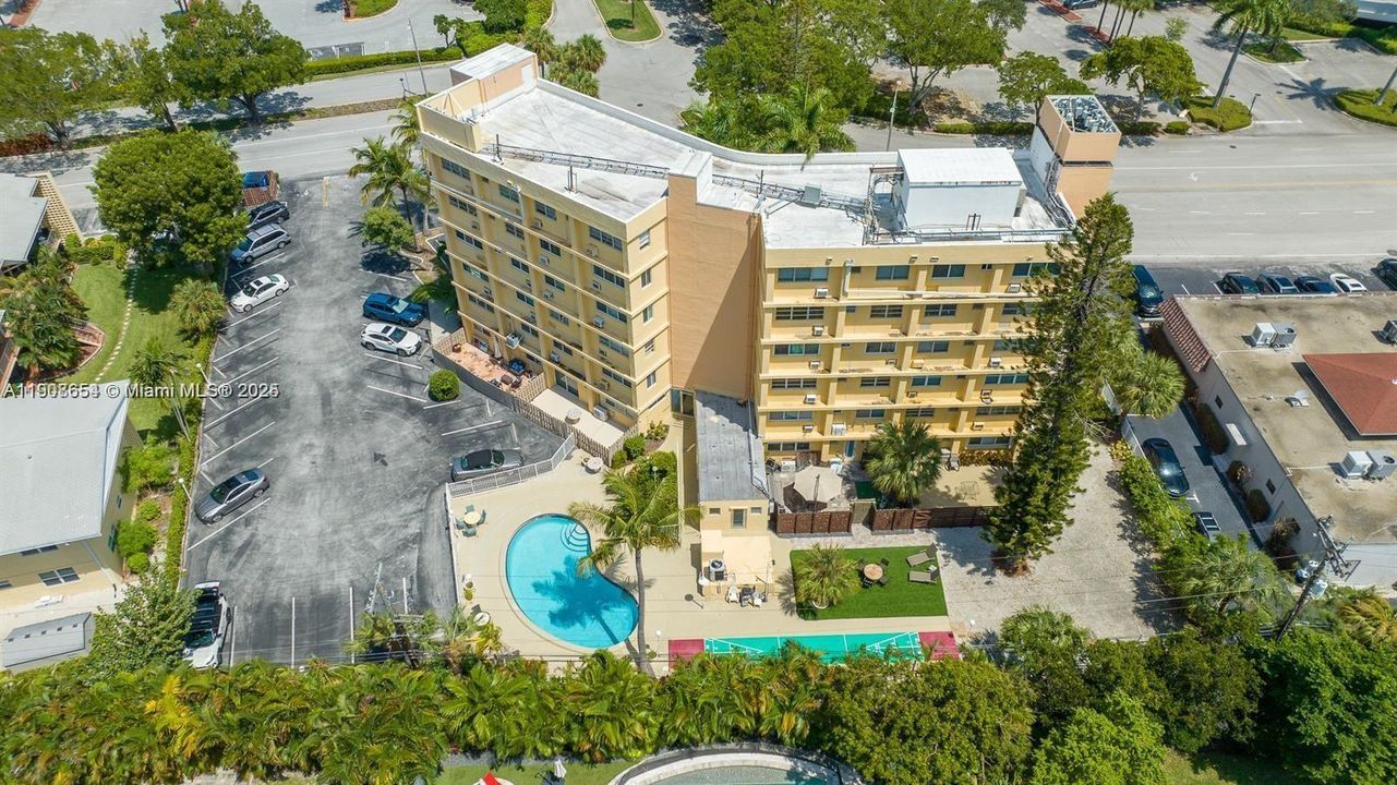 For Sale: $265,000 (2 beds, 2 baths, 650 Square Feet)