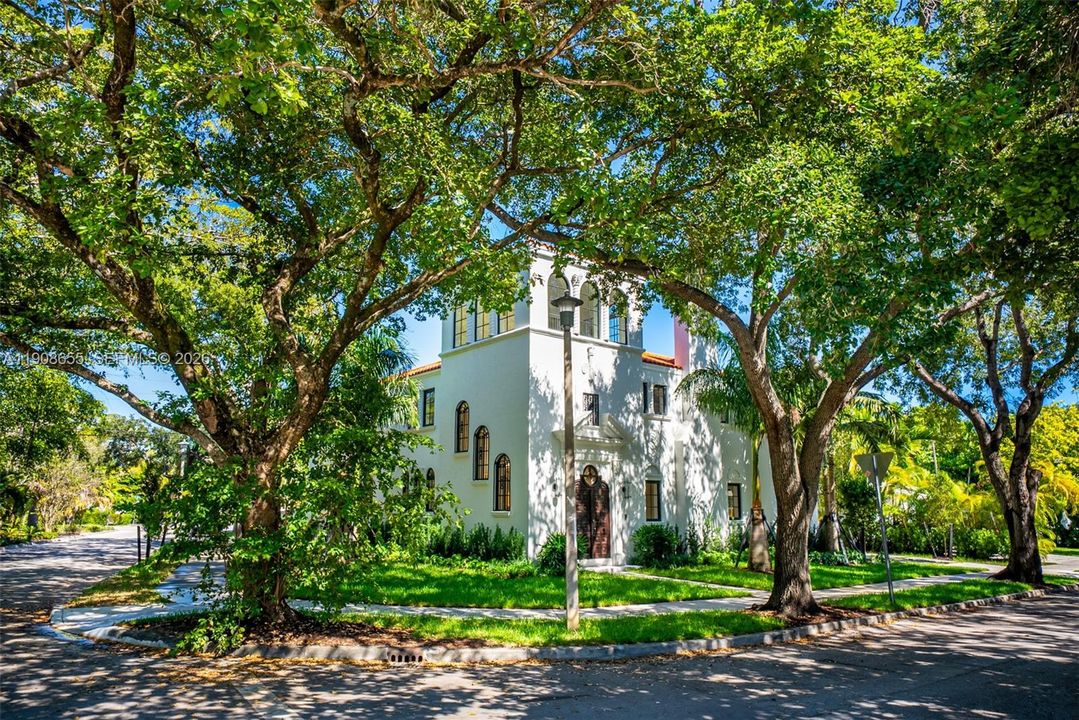 For Sale: $7,750,000 (7 beds, 6 baths, 5374 Square Feet)