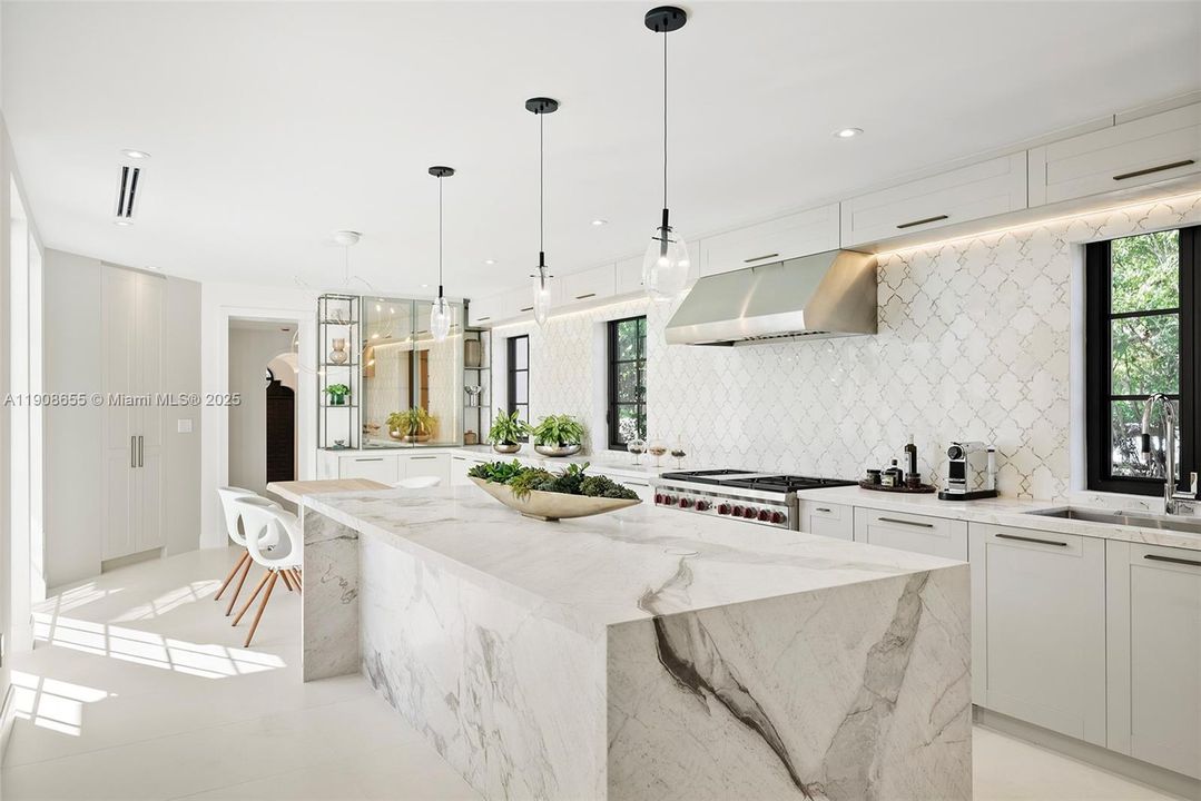 For Sale: $7,999,000 (7 beds, 6 baths, 0 Square Feet)