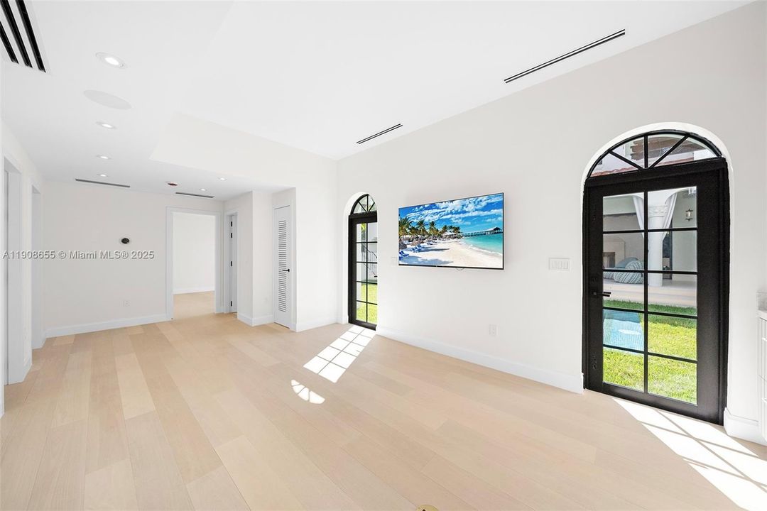 For Sale: $7,999,000 (7 beds, 6 baths, 0 Square Feet)