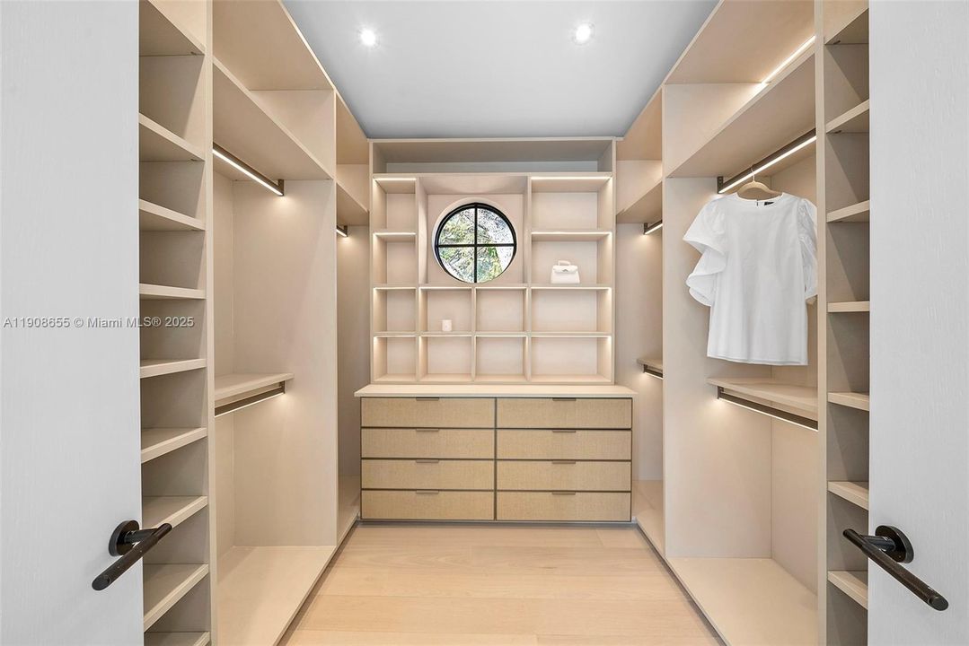 For Sale: $7,999,000 (7 beds, 6 baths, 0 Square Feet)