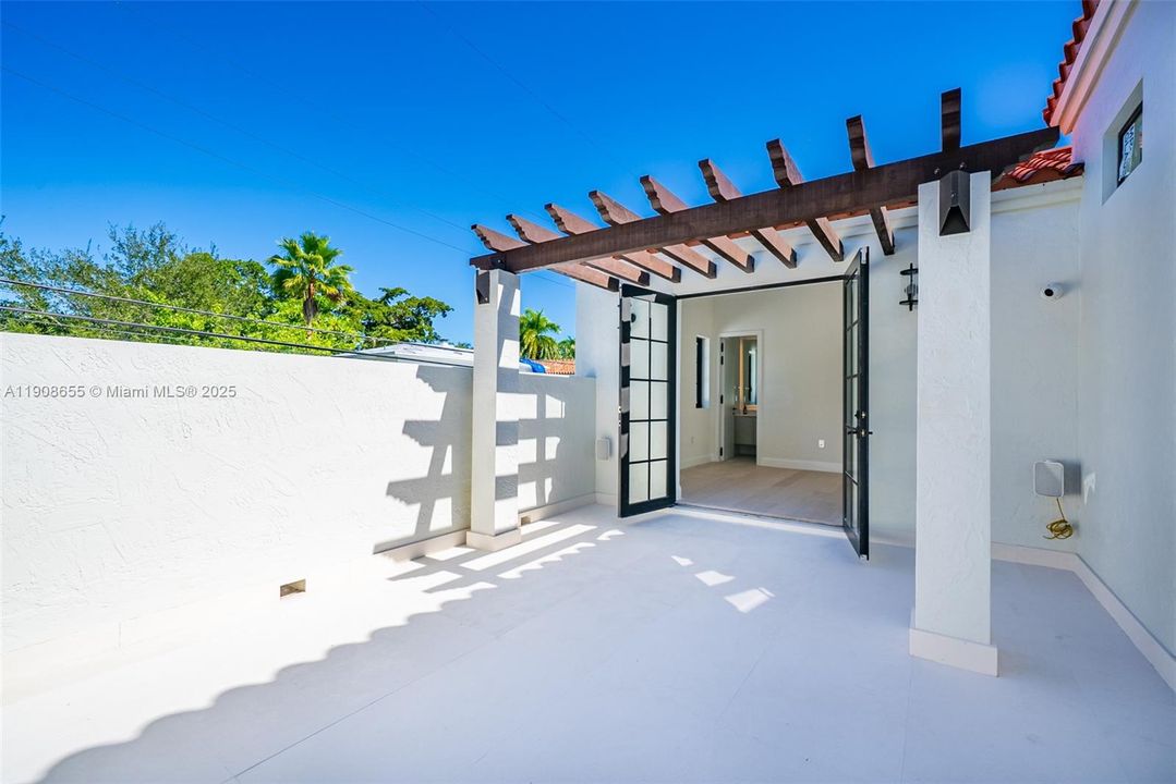 For Sale: $7,999,000 (7 beds, 6 baths, 0 Square Feet)