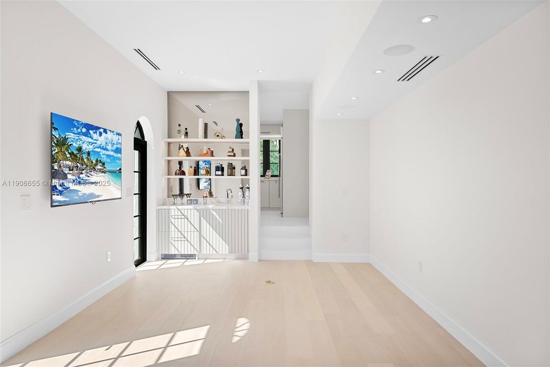 For Sale: $7,999,000 (7 beds, 6 baths, 0 Square Feet)