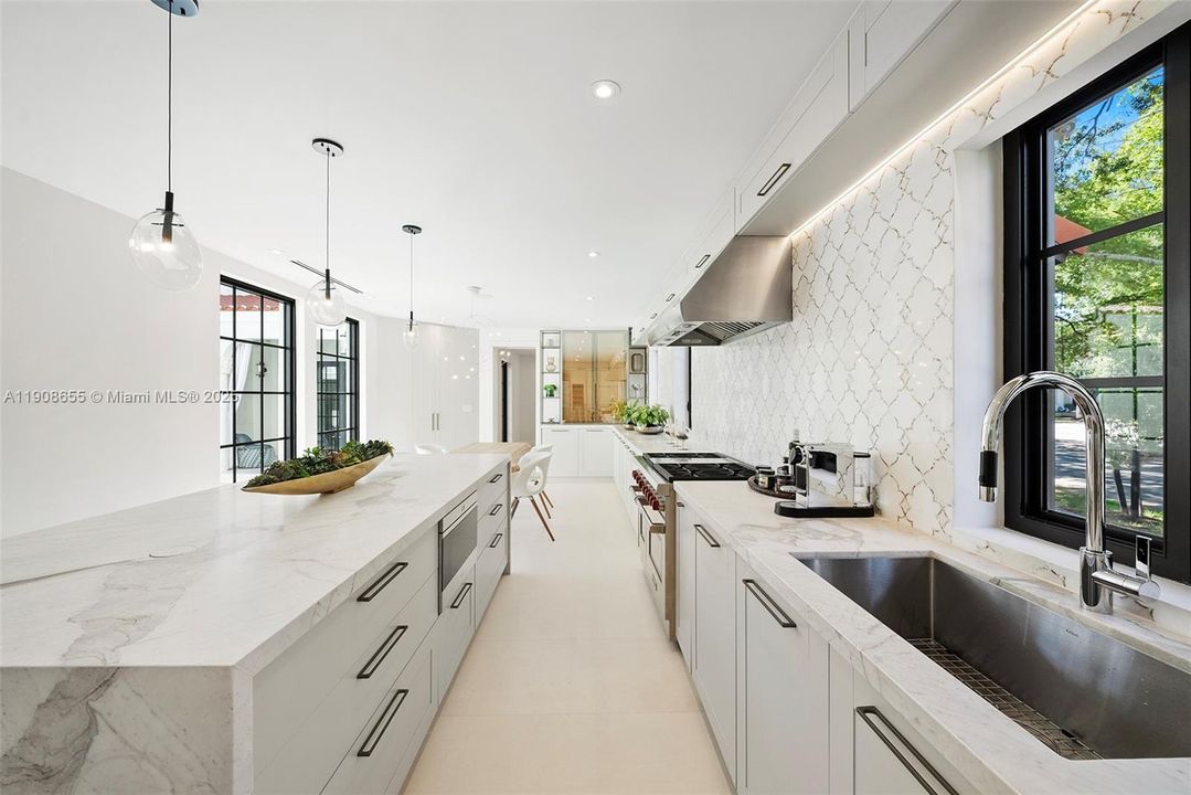 For Sale: $7,999,000 (7 beds, 6 baths, 0 Square Feet)