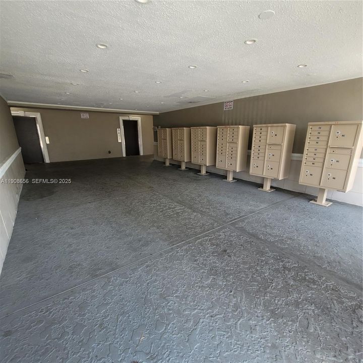 For Rent: $1,725 (2 beds, 1 baths, 810 Square Feet)