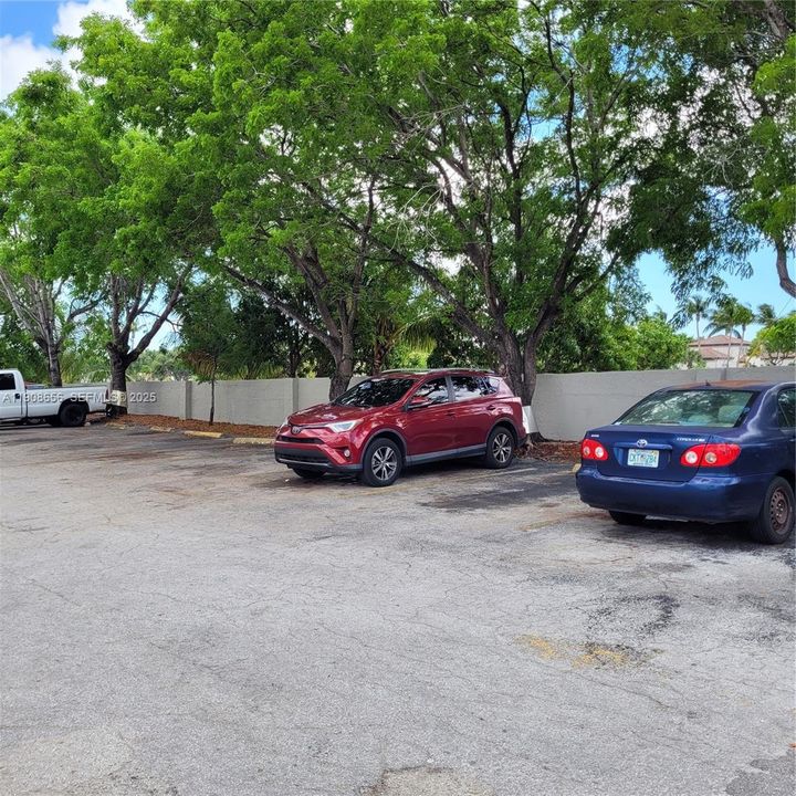 For Rent: $1,725 (2 beds, 1 baths, 810 Square Feet)