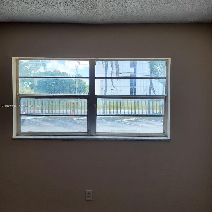 For Rent: $1,725 (2 beds, 1 baths, 810 Square Feet)