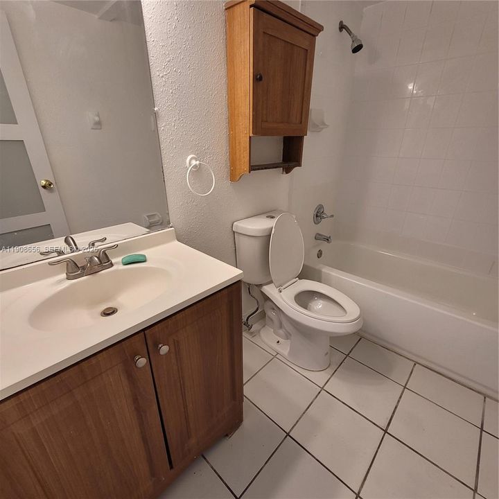For Rent: $1,725 (2 beds, 1 baths, 810 Square Feet)