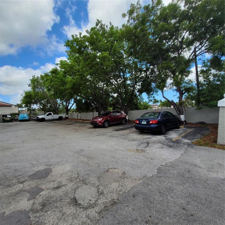 For Rent: $1,725 (2 beds, 1 baths, 810 Square Feet)