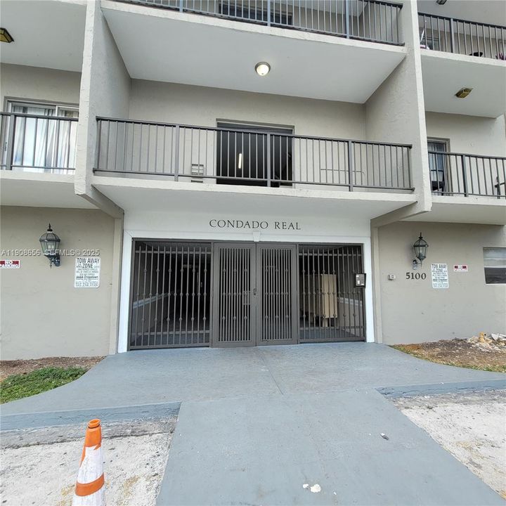 For Rent: $1,725 (2 beds, 1 baths, 810 Square Feet)