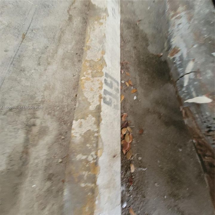 For Rent: $1,725 (2 beds, 1 baths, 810 Square Feet)