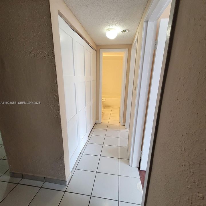 For Rent: $1,725 (2 beds, 1 baths, 810 Square Feet)