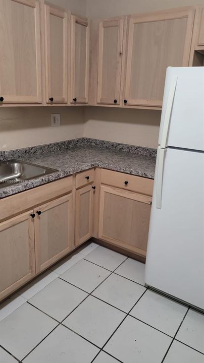 For Rent: $1,725 (2 beds, 1 baths, 810 Square Feet)