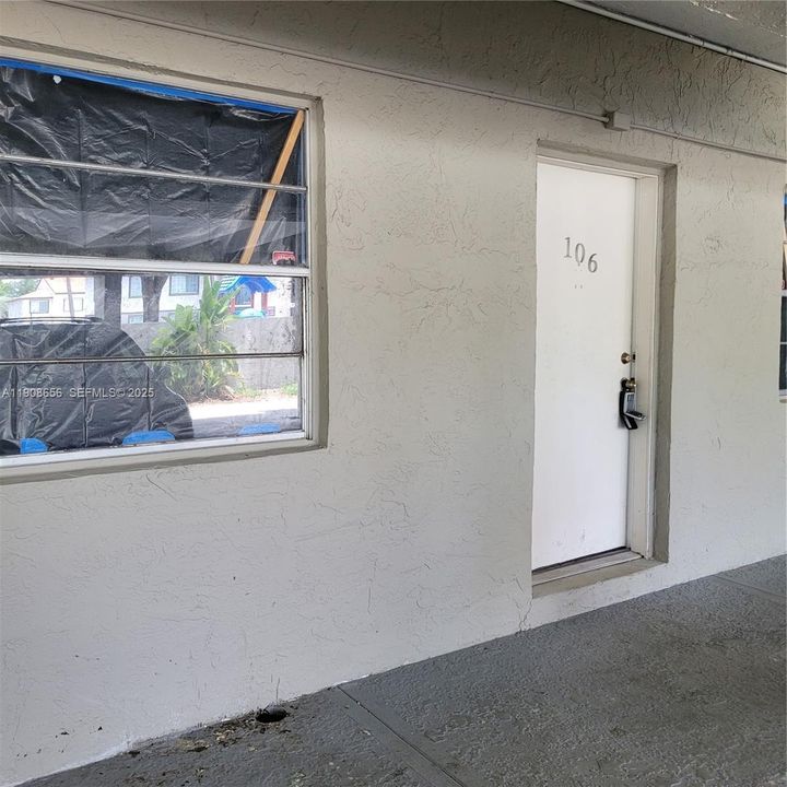 For Rent: $1,725 (2 beds, 1 baths, 810 Square Feet)