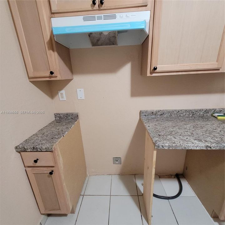 For Rent: $1,725 (2 beds, 1 baths, 810 Square Feet)