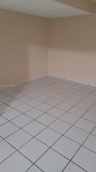 For Rent: $1,725 (2 beds, 1 baths, 810 Square Feet)