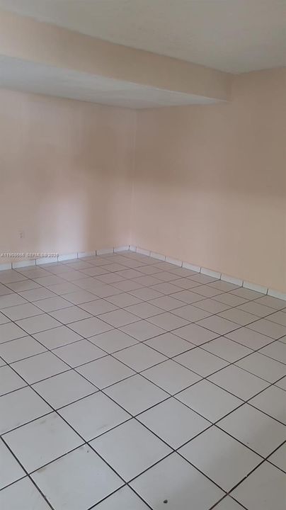 For Rent: $1,725 (2 beds, 1 baths, 810 Square Feet)