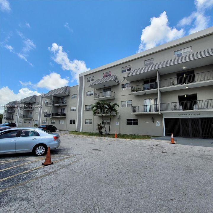 For Rent: $1,725 (2 beds, 1 baths, 810 Square Feet)