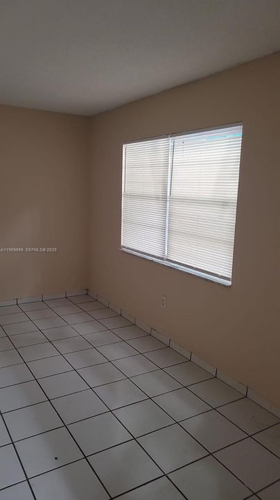 For Rent: $1,725 (2 beds, 1 baths, 810 Square Feet)