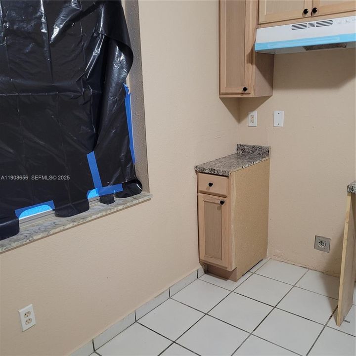 For Rent: $1,725 (2 beds, 1 baths, 810 Square Feet)