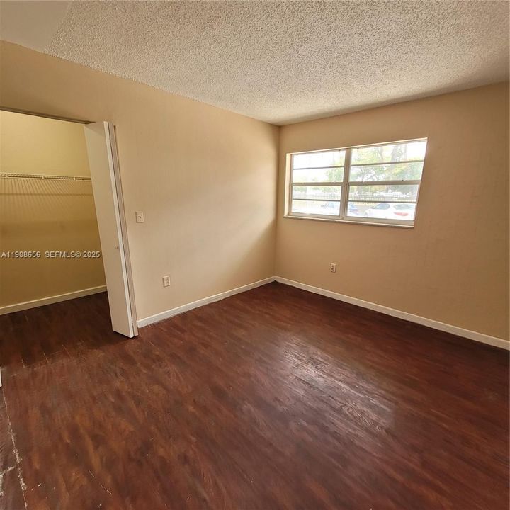 For Rent: $1,725 (2 beds, 1 baths, 810 Square Feet)