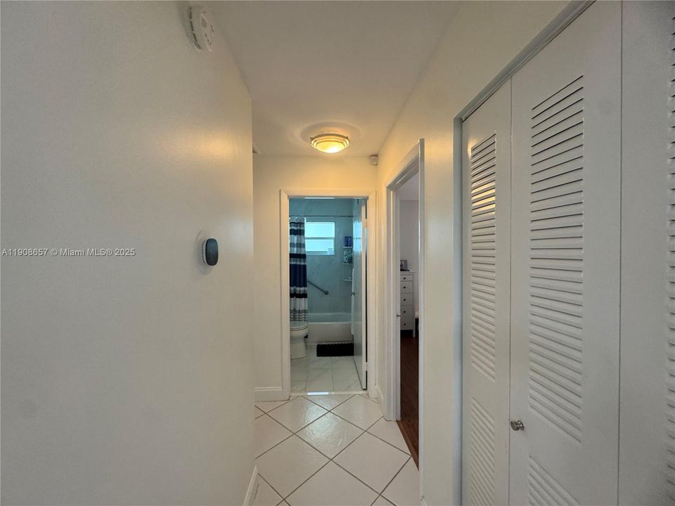 合同活跃: $3,250 (3 贝兹, 2 浴室, 1478 平方英尺)