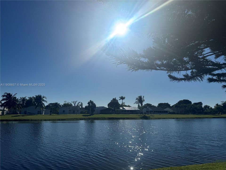 合同活跃: $3,250 (3 贝兹, 2 浴室, 1478 平方英尺)