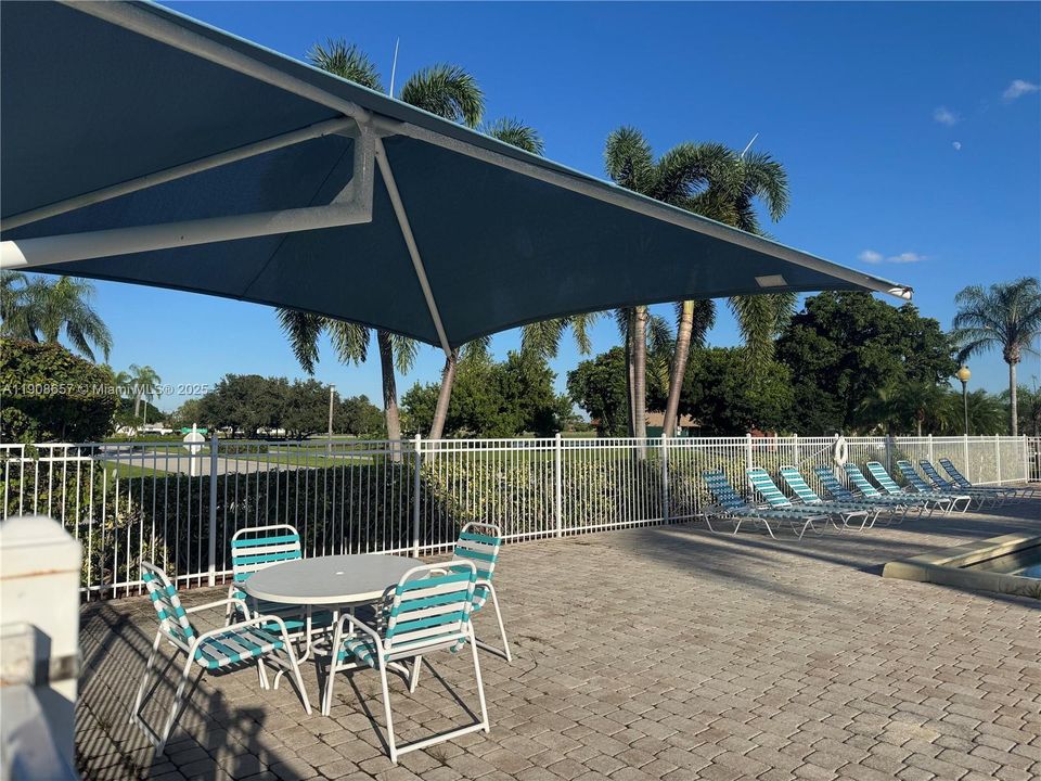 合同活跃: $3,250 (3 贝兹, 2 浴室, 1478 平方英尺)