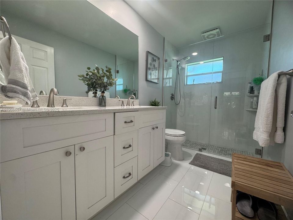 合同活跃: $3,250 (3 贝兹, 2 浴室, 1478 平方英尺)