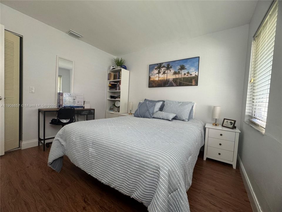 合同活跃: $3,250 (3 贝兹, 2 浴室, 1478 平方英尺)