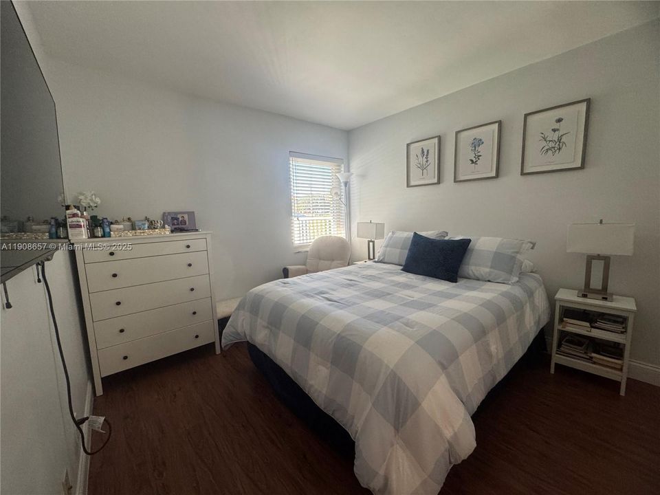 合同活跃: $3,250 (3 贝兹, 2 浴室, 1478 平方英尺)