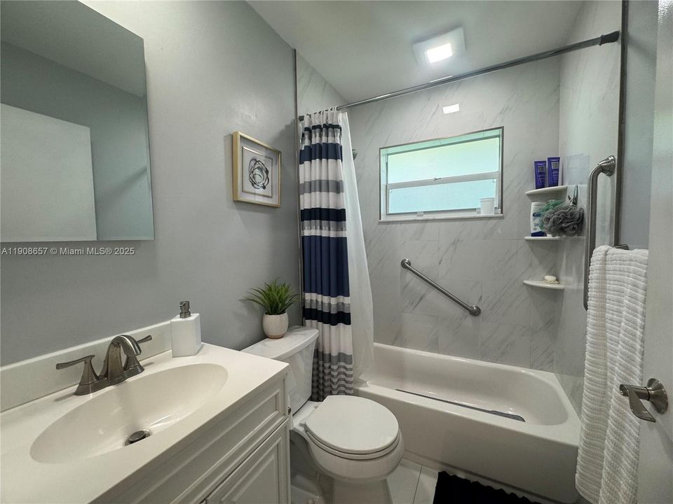 合同活跃: $3,250 (3 贝兹, 2 浴室, 1478 平方英尺)