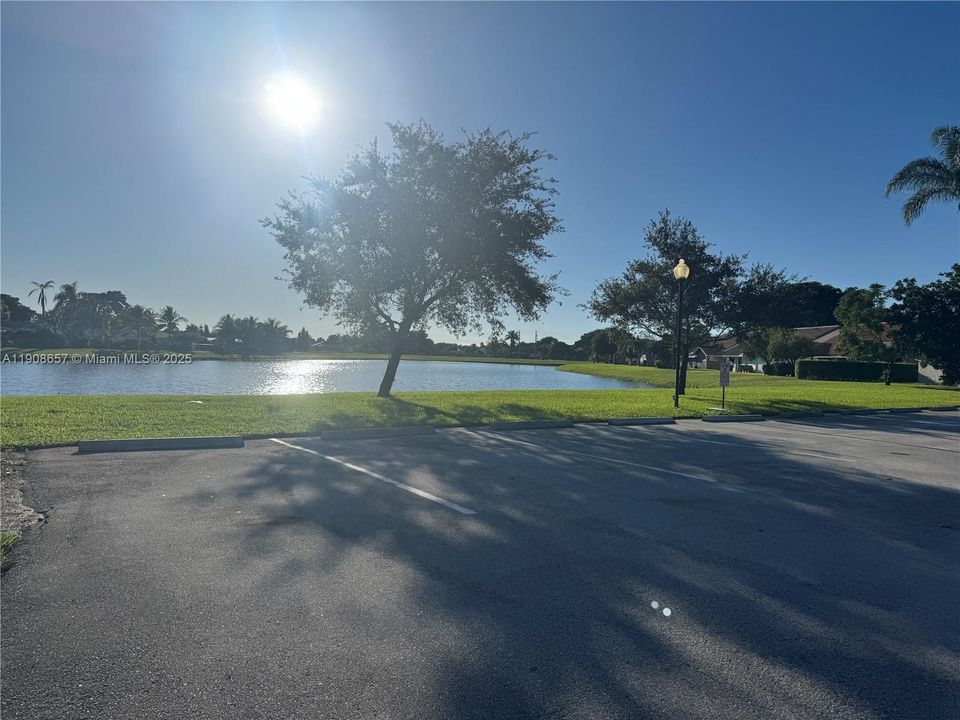 合同活跃: $3,250 (3 贝兹, 2 浴室, 1478 平方英尺)