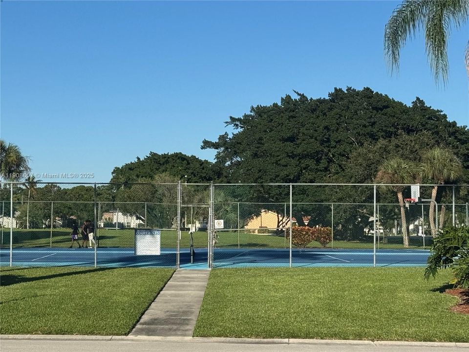 合同活跃: $3,250 (3 贝兹, 2 浴室, 1478 平方英尺)