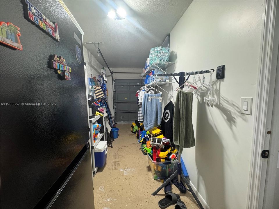 合同活跃: $3,250 (3 贝兹, 2 浴室, 1478 平方英尺)