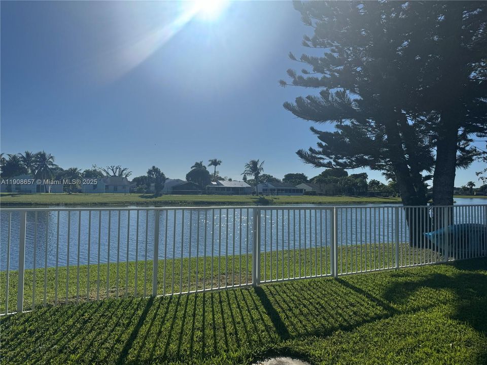 合同活跃: $3,250 (3 贝兹, 2 浴室, 1478 平方英尺)