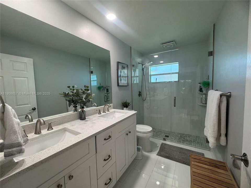 合同活跃: $3,250 (3 贝兹, 2 浴室, 1478 平方英尺)