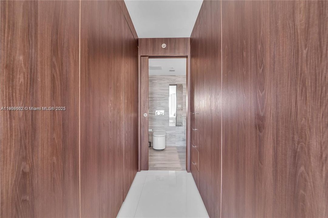 Под контрактом: $7,000 (2 спален, 2 ванн, 858 Квадратных фут)