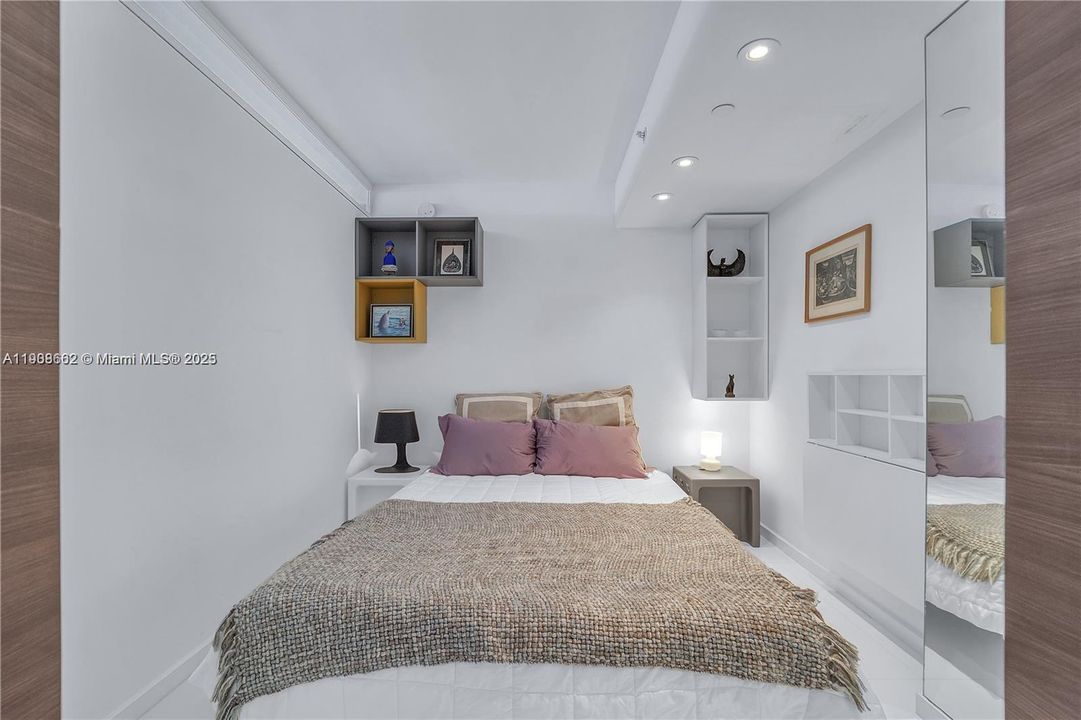 Под контрактом: $7,000 (2 спален, 2 ванн, 858 Квадратных фут)