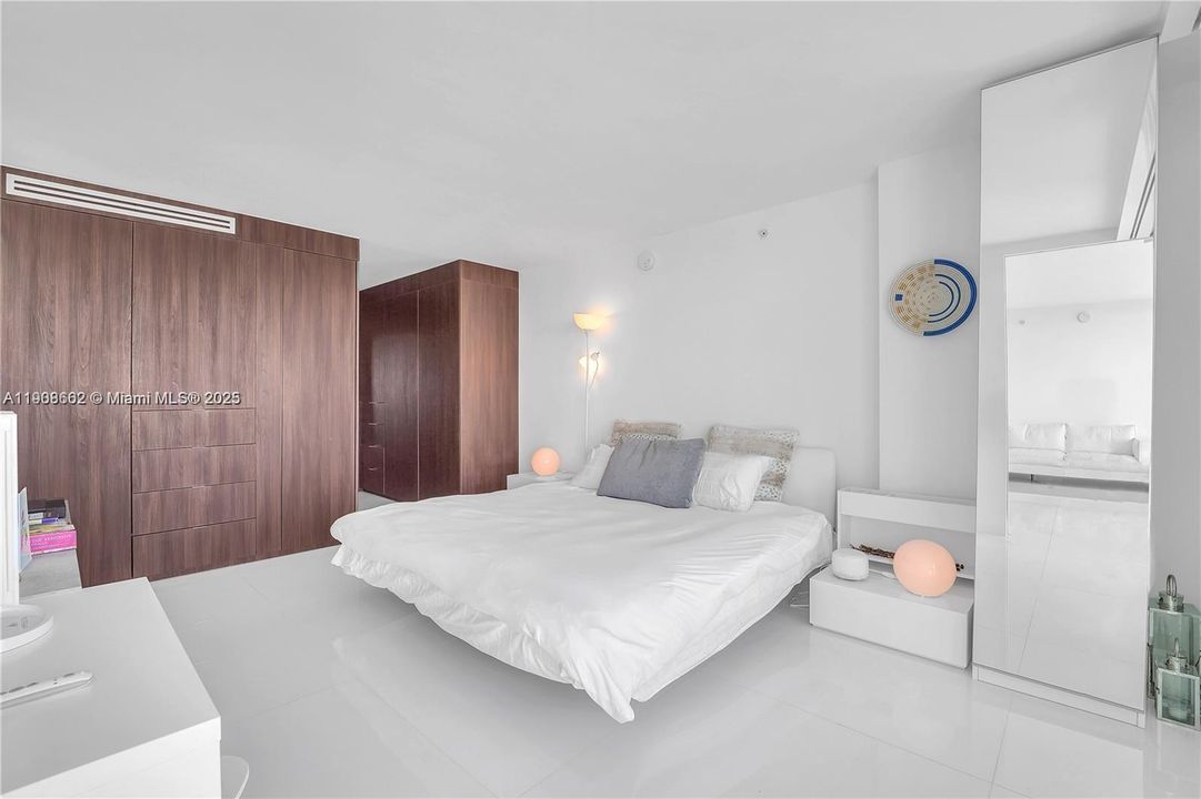 Под контрактом: $7,000 (2 спален, 2 ванн, 858 Квадратных фут)