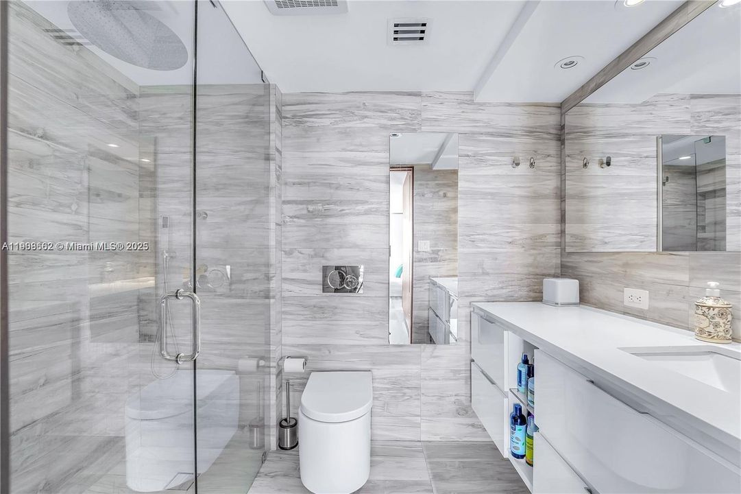 Под контрактом: $7,000 (2 спален, 2 ванн, 858 Квадратных фут)