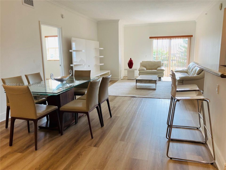 For Sale: $625,000 (2 beds, 2 baths, 1202 Square Feet)