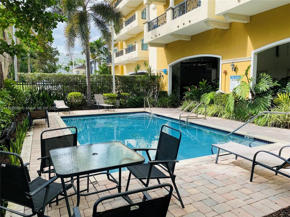 For Sale: $625,000 (2 beds, 2 baths, 1202 Square Feet)