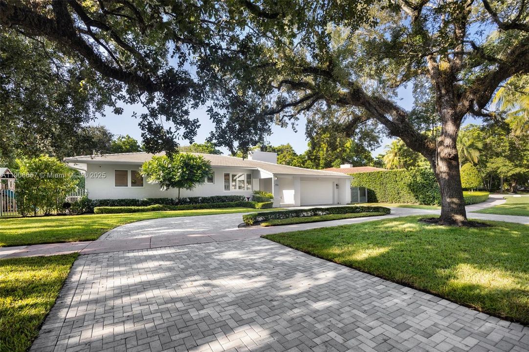 Под контрактом: $2,250,000 (3 спален, 2 ванн, 1934 Квадратных фут)