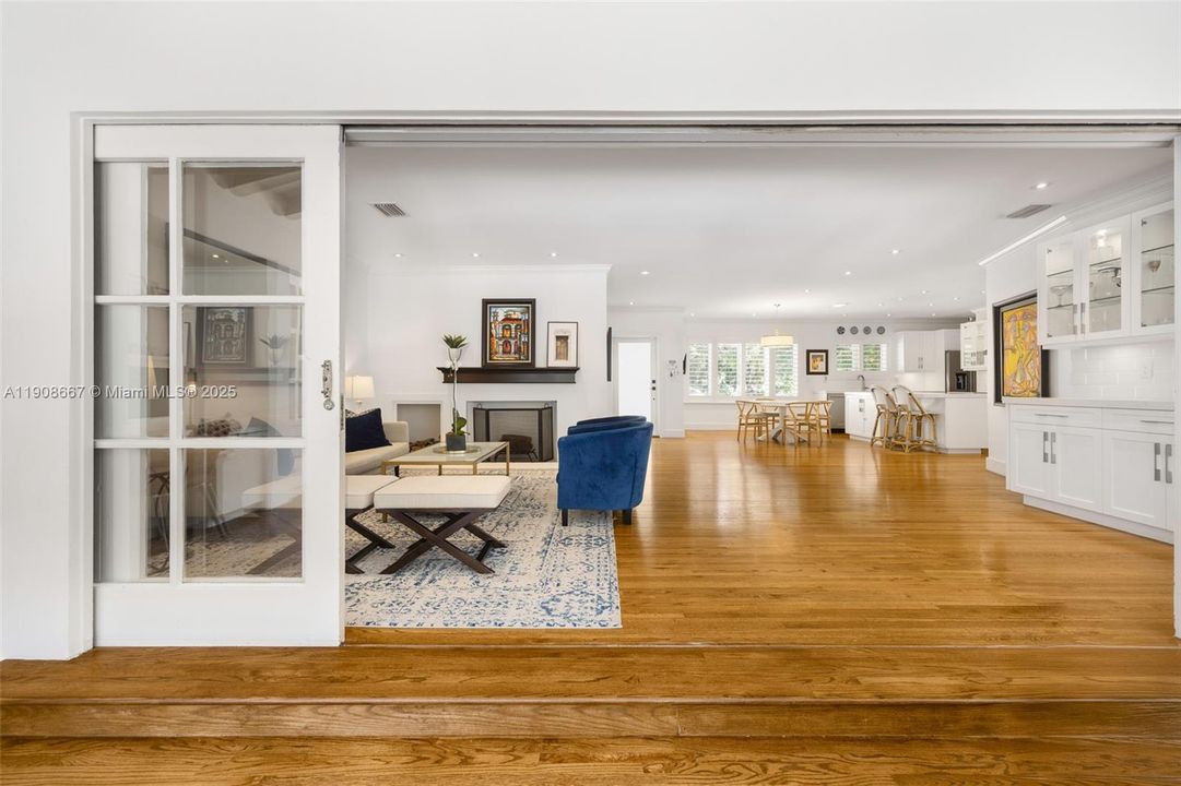 Под контрактом: $2,250,000 (3 спален, 2 ванн, 1934 Квадратных фут)