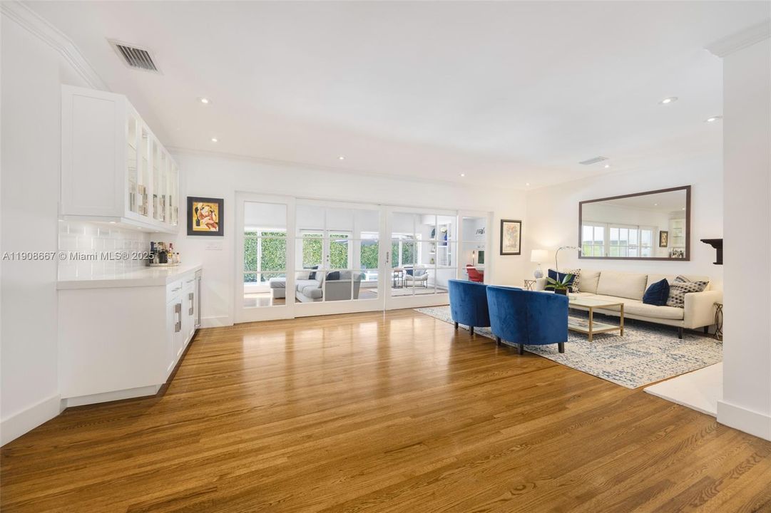 Под контрактом: $2,250,000 (3 спален, 2 ванн, 1934 Квадратных фут)