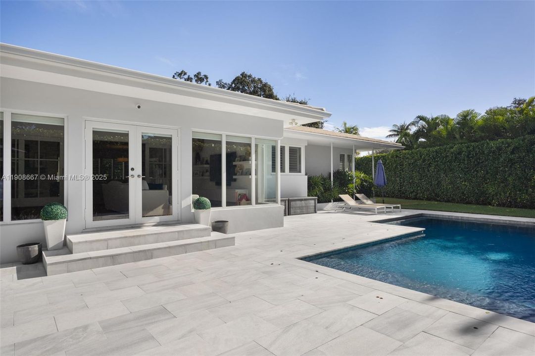 Под контрактом: $2,250,000 (3 спален, 2 ванн, 1934 Квадратных фут)