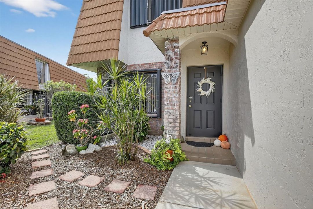 For Sale: $499,900 (3 beds, 2 baths, 1648 Square Feet)